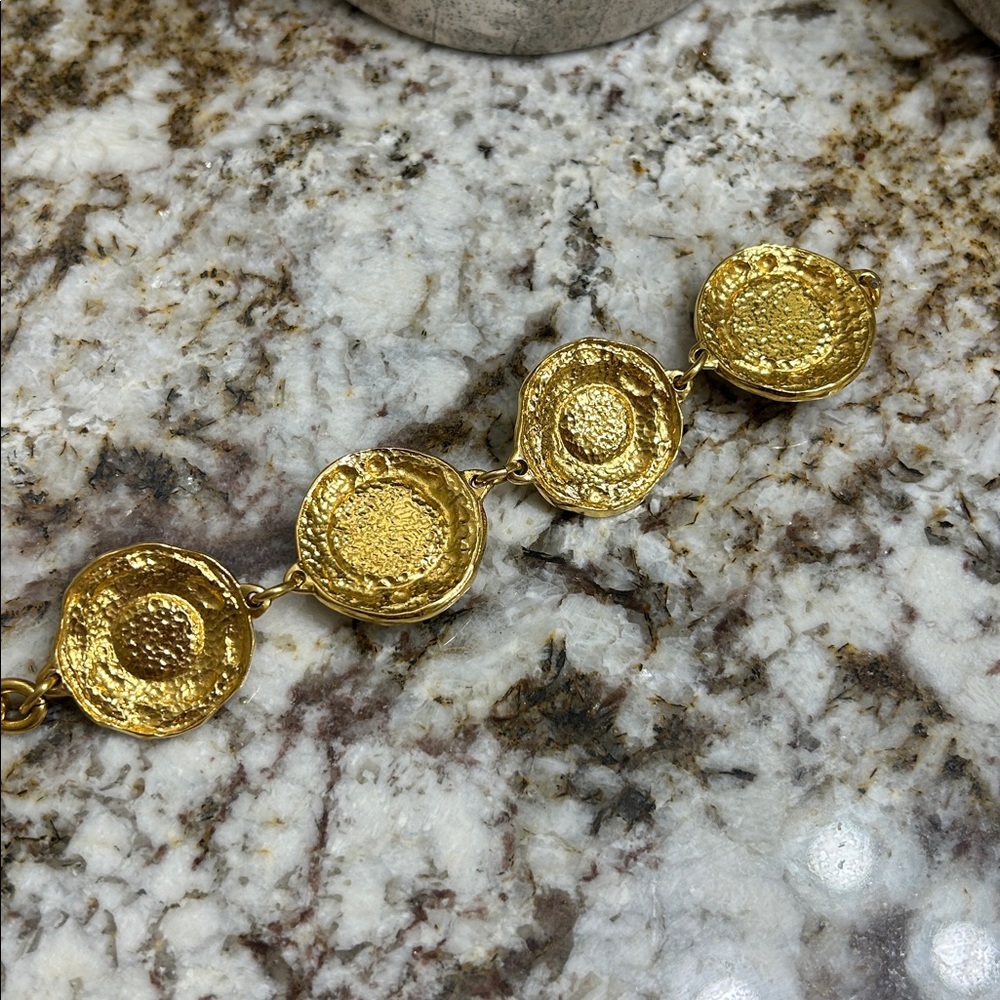 Vintage 1980’s Chanel 24K plated Bracelet with white Gripoix glass cabochons/COA - Picture 5 of 5